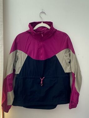 Lululemon Evergreen Anorak
Ripened Raspberry / Cafe Au Lait / True Navy SIZE 4
